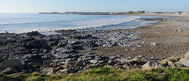 Image: Trecco Bay from seat on Newton Point, Porthcawl (geograph 7068564) (cropped)