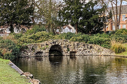 Valentines Park, Canal-head grotto