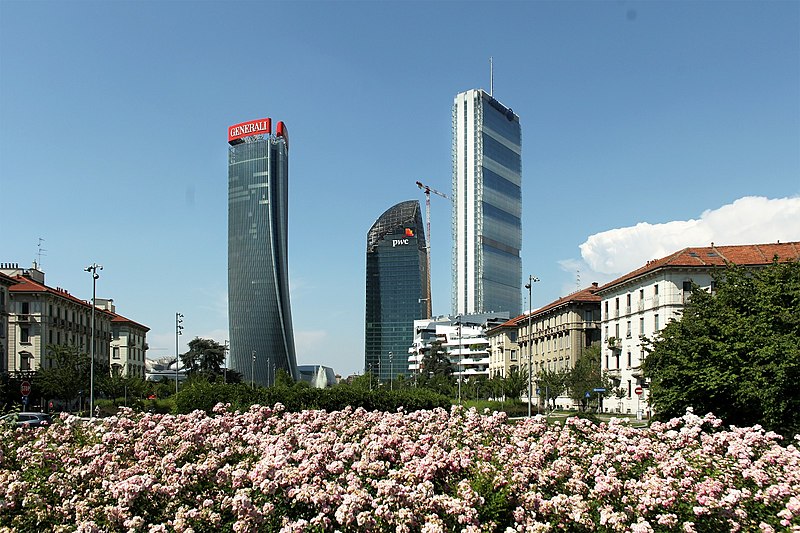 File:Veduta delle tre torri del quartiere Citylife a Milano.jpg