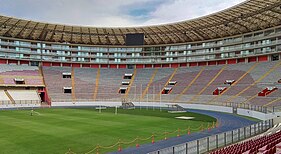 Invändig vy av National Stadium of Peru.jpg