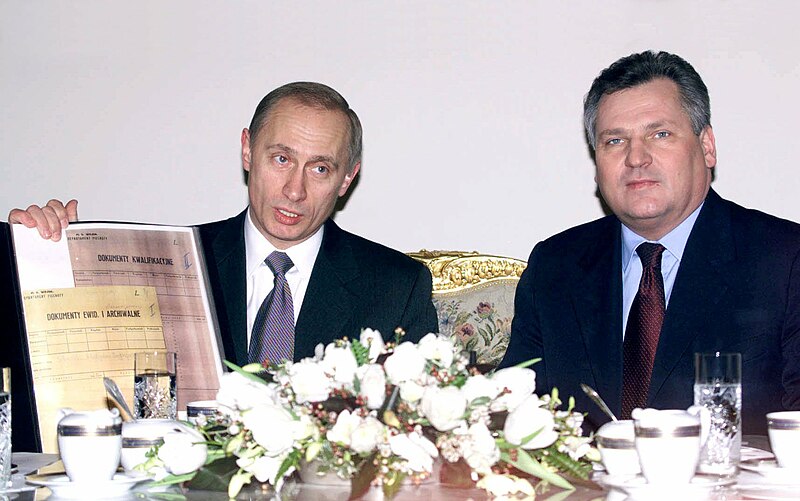 File:Vladimir Putin in Poland 16-17 January 2002-2.jpg