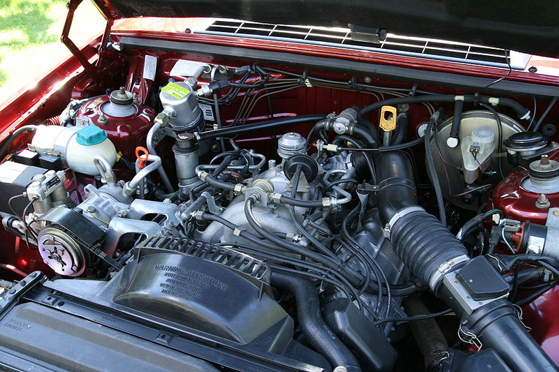 File:Volvo 780 (1988) engine bay.jpg