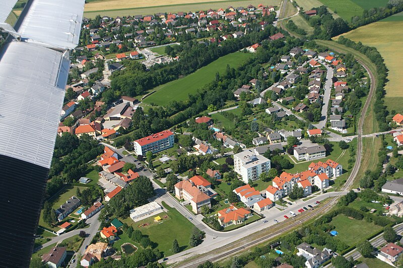 File:Wöllersdorf-Steinabrückl.jpg