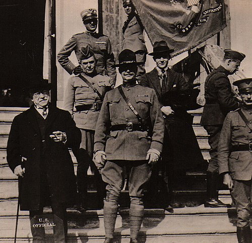 Gompers poses with American officers for a photograph in front of an Italian villa, 1918