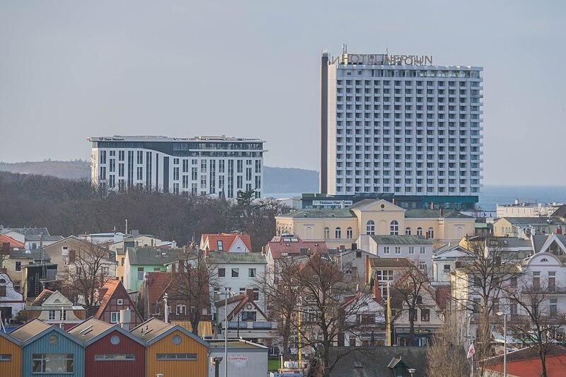 File:Warnemünde (24229669701).jpg