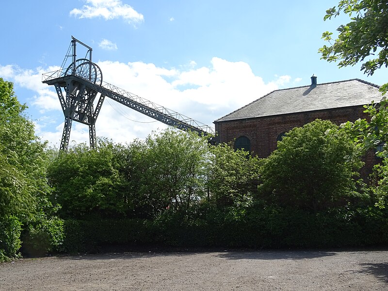 File:Washington F pit museum from car park.jpg