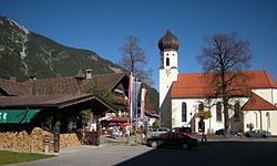 Weißenbach - Weißenbach im Lechtal Kirche und Lokal.jpg