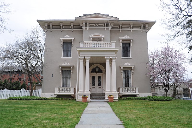 File:Wesleyan University - President's House 01.jpg