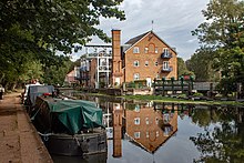 Apartments on the site of the former oil-seed mill at Thames Lock[89]