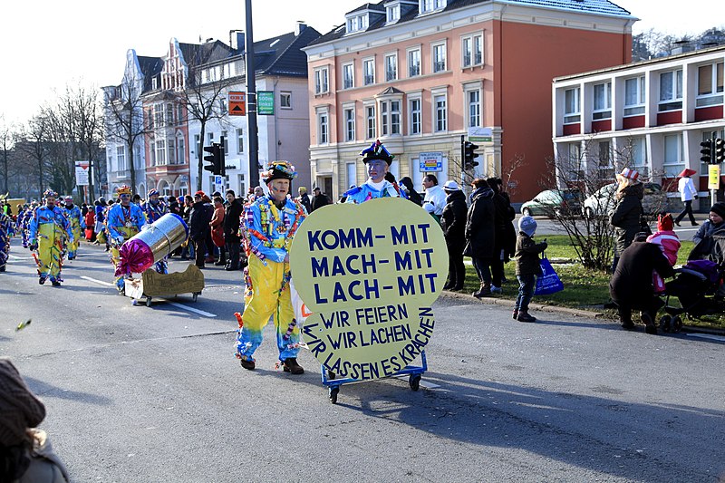 File:Wuppertal - Friedrich-Engels-Allee - Karneval 056 ies.jpg