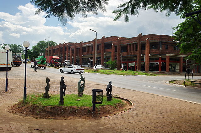 Hauptstraße in Victoria Falls (weg von den Fällen Richtung Süden)