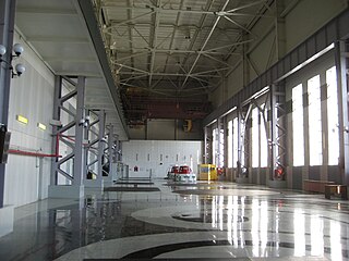 Машинный зал Зеленчукской ГЭС в 2011 году. Монтаж гидроагрегатов ГАЭС ещё не начат