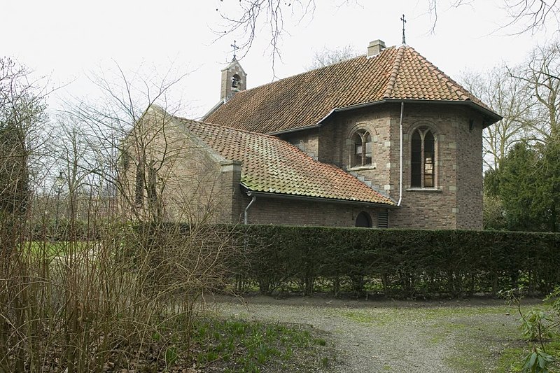 File:Zuidgevel en oostgevel kerk - Ginneken - 20397201 - RCE.jpg