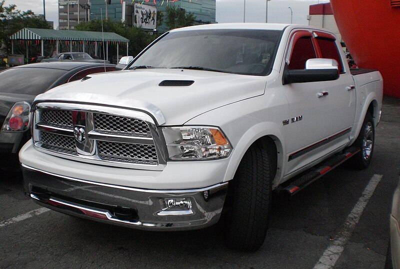 File:'09 Dodge Ram 1500 Crew Cab (Orange Julep '10).jpg