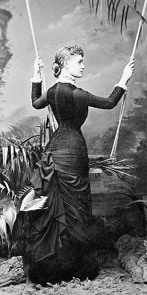 File:'Daisy' Greville, Frances Evelyn Maynard, Countess of Warwick (1880s).jpg