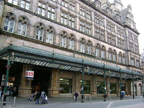 The Gordon Street entrance of Central Station, with The Central Hotel above it