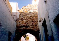 Η Πύλη εισόδου του Κάστρου στην Αντίπαρο.