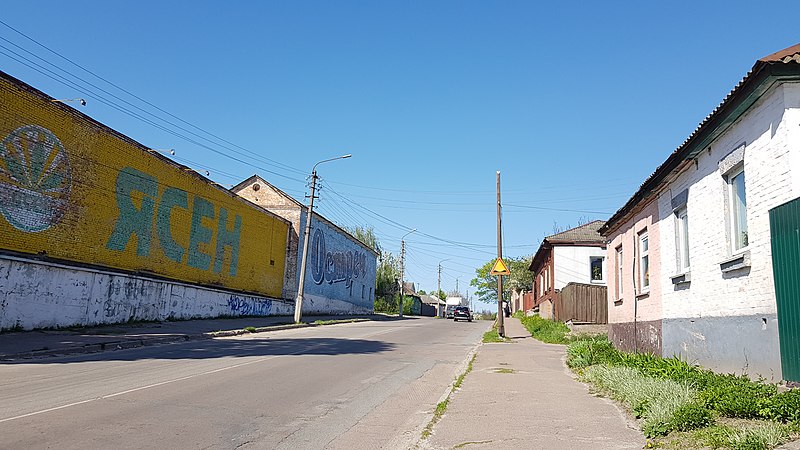 улица на Застриженье слева продовольственная компания «Ясень»