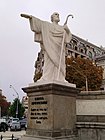 Памятник Апостолу Андрею в Киеве. На постаменте — цитата из летописи