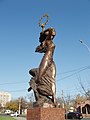Статуя в сквере на улице Садовой - panoramio.jpg