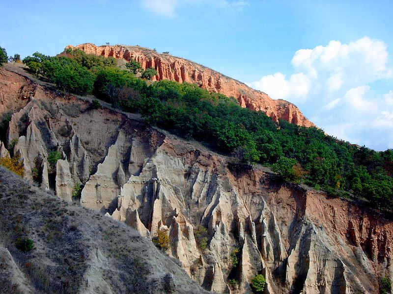 File:Стобски пирамиди панорама.jpg