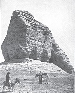 שרידי הזיגוראט של דור-כוריגלזו בירת הכשים. (1915)
