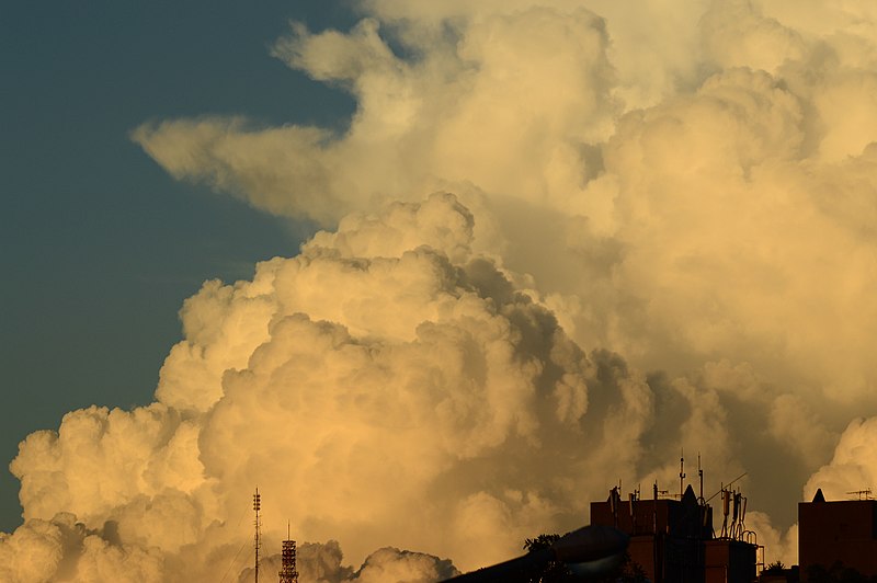 File:台灣夏末的雲DSC 7026.jpg