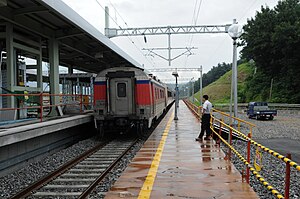 車站月台，2010年攝 此圖片需要更新。 (2022年1月5日) 請更新本文以反映近況和新增內容。完成修改後請移除本模板。