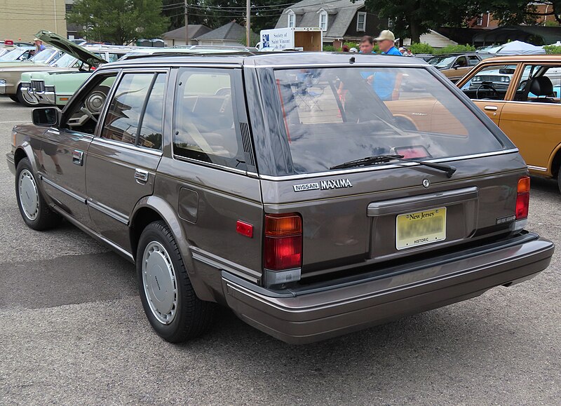 File:1988 Nissan Maxima GXE wagon, rear left (ISWC meet, July 15, 2023).jpg