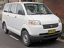 2009 Suzuki APV (GD) fourgon (avant) .jpg