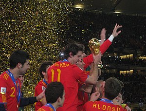 Coppa del Mondo FIFA 2010 in Spagna con cup.JPG