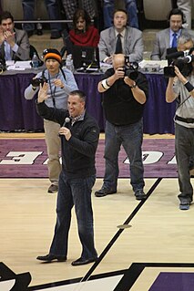 <span class="mw-page-title-main">Pat Fitzgerald</span> American football player and coach (born 1974)