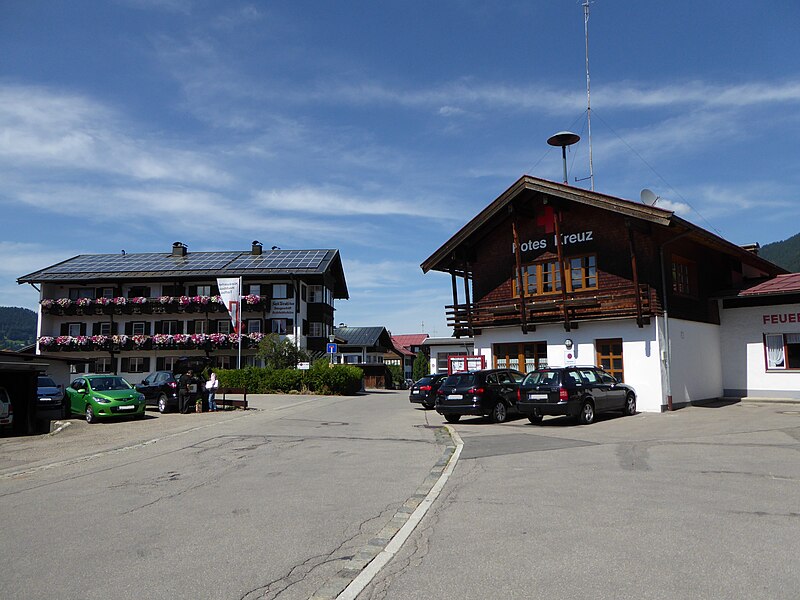 File:20150731 xl P1010066 Erneuerbare Energien in Oberstdorf Photovoltaik-Solaranlagen Haus der Firma Brutscher.JPG