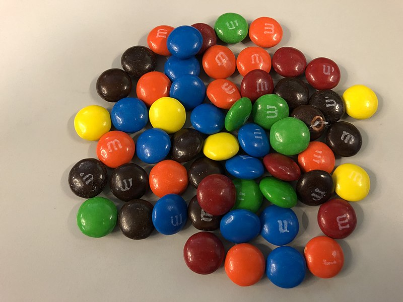 File:2019-04-07 19 41 53 M&M's in the Dulles section of Sterling, Loudoun County, Virginia.jpg