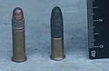 Aguila SSS Sniper Subsonic (derecha) junto a .22 LR (izquierda)