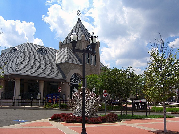 8th Street station