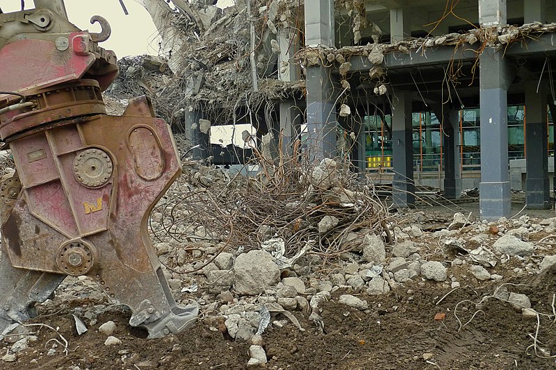 File:A close-up photo of the demolition of the C.S. Post Building Amsterdam on Oosterdokseiland, February 2011.jpg