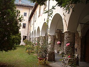 Cloister view. Abbazia Novalesa 003.JPG