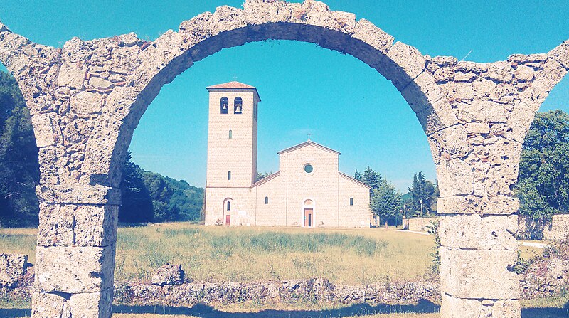 File:Abbazia S. Vincenzo al Volturno.jpg