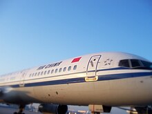 B757-200 Air China c логотипом Star Alliance в Международном аэропорту Пекин Столичный в декабре 2007, незадолго до официального принятия авиакомпании в альянс