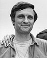 File:Alan Alda by Bridget Laudien (cropped).jpg - Wikipedia