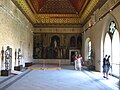 Sala de la Galera, con el mural de la coronación de Isabel la Católica al fondo