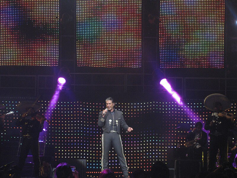 File:Alejandro Fernandez en concierto.jpg