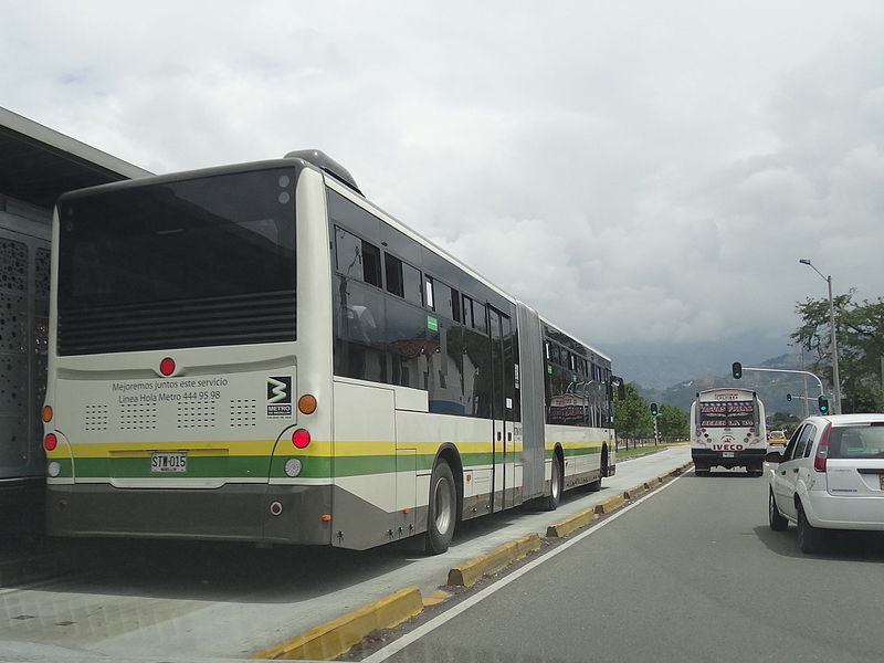 File:Alimentador Metro Medellin.JPG