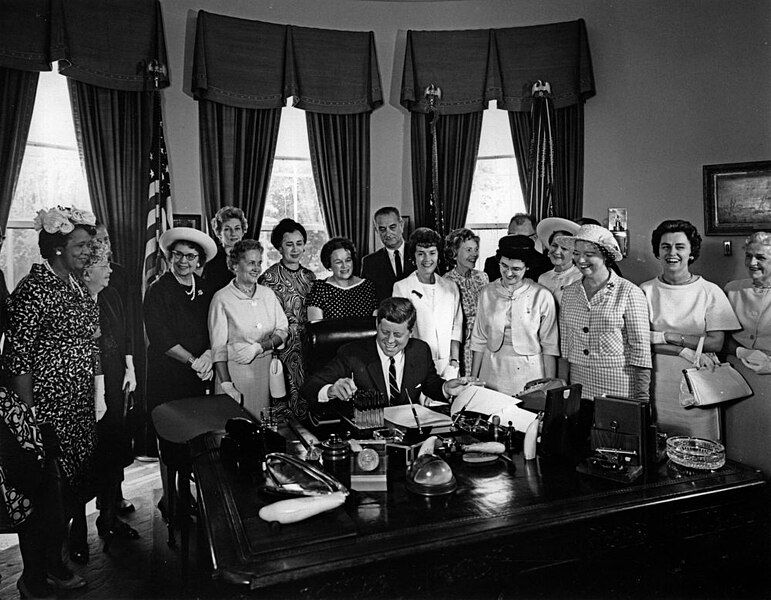 File:American Association of University Women members with President John F. Kennedy as he signs the Equal Pay Act into law.jpg