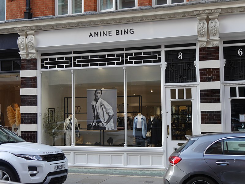 800px Anine Bing Symons Street London April 2022