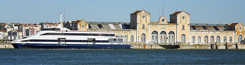 File:Antiga Estação Ferroviária do Barreiro - Portugal (36671220773) (cropped).jpg