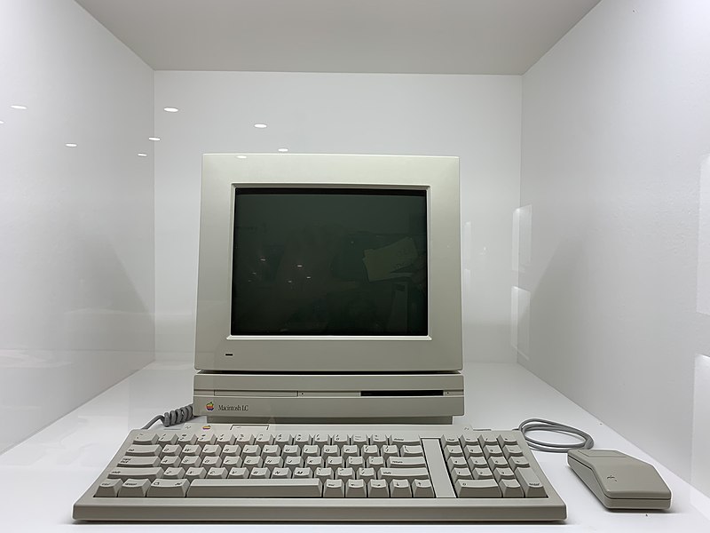 File:Apple Museum (Prague) Macintosh LC (1990).jpg