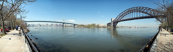 A panorama of the suspension section of the Robert F. Kennedy Bridge (left) and the Hell Gate Bridge (right), as seen from Astoria Park in Queens