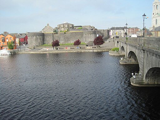 Athlone, castle and river Shannon - geograph.org.uk - 3361380